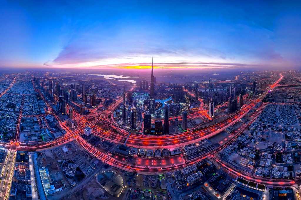 CIO | Middle East  >  UAE / United Arab Emirates  >  Dubai  >  Cityscape / skyline / night