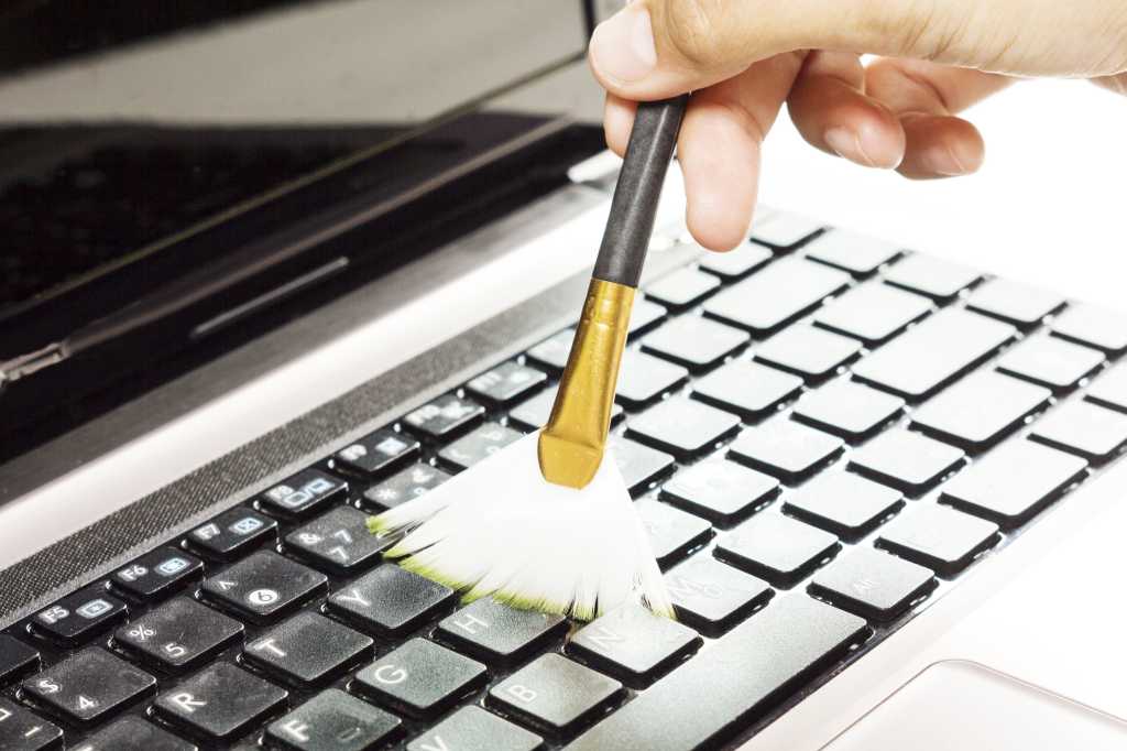 cleaning computer. 178951075